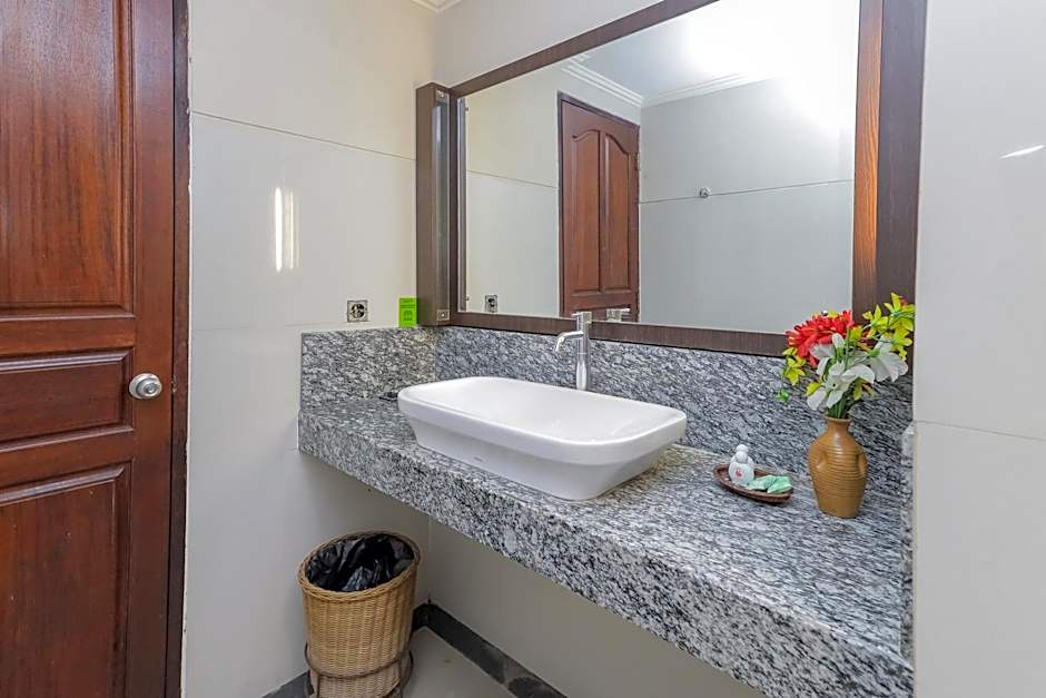 Urbanview Hotel Taman Suci Denpasar Bali