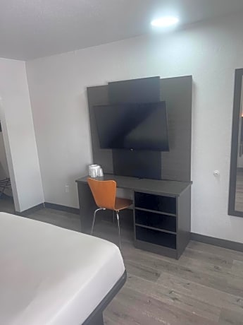Double Room - Disability Access - Roll In Shower
