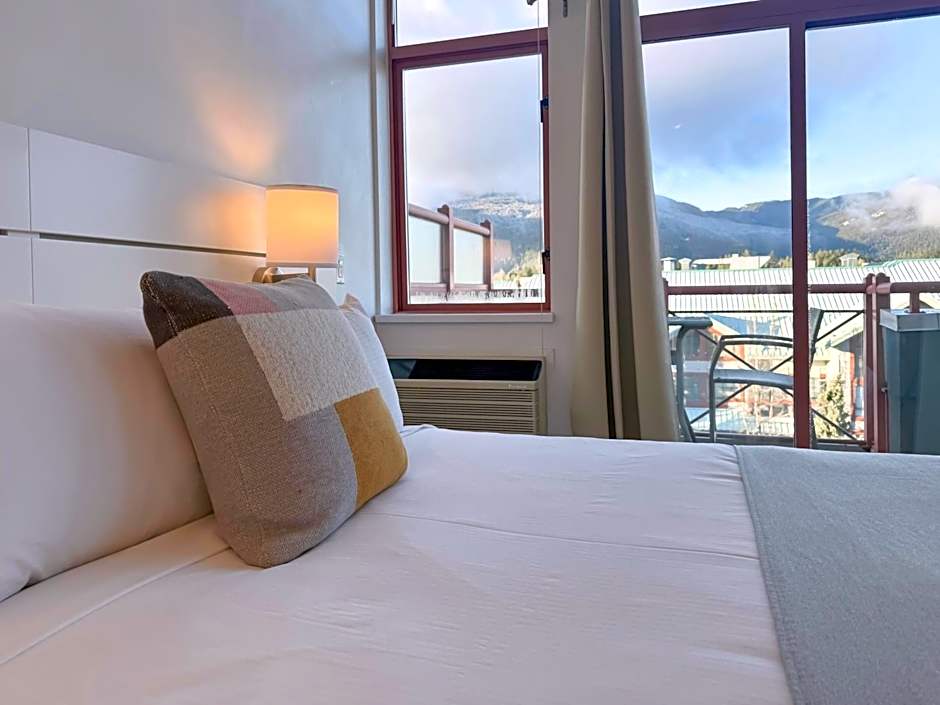 Alpenglow Lodge Rainbow Look Out Studio by MVA