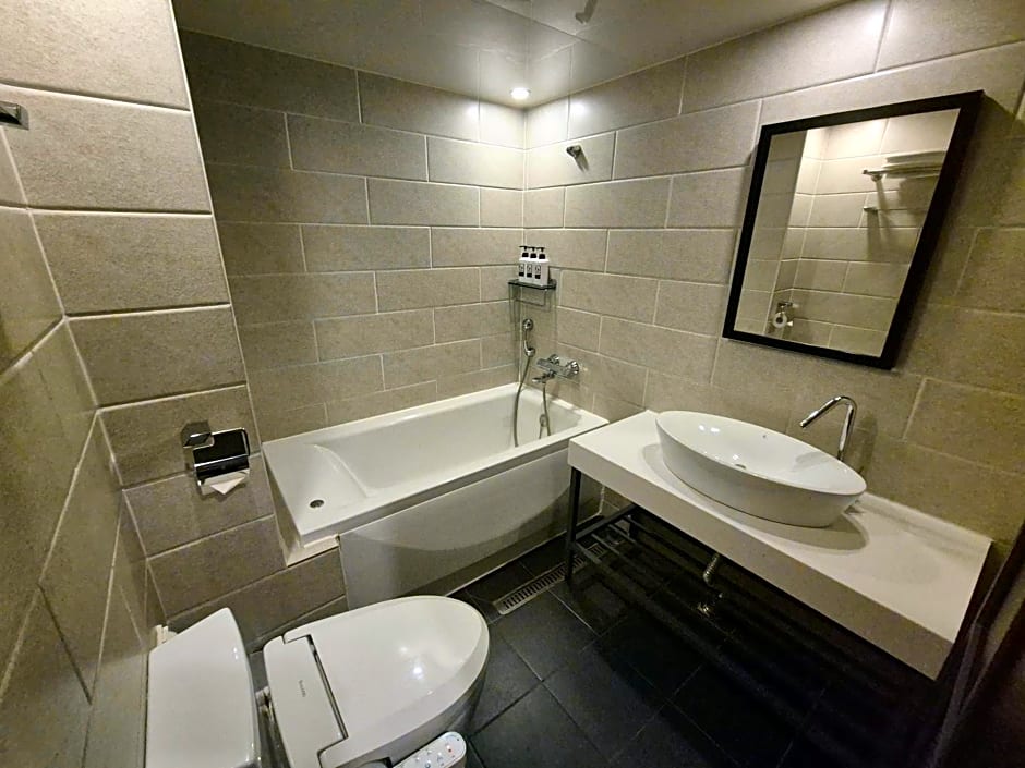 No. 25 Hotel Myeongji Oceanc City Business