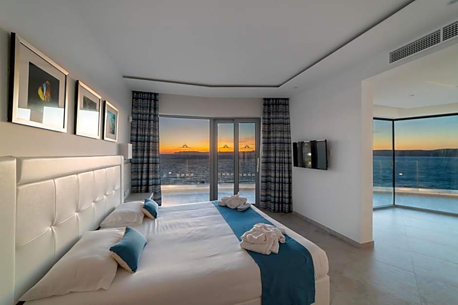 Photo 1 of 6 of Junior Suite, Sea View