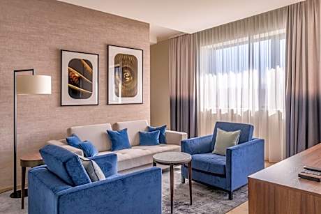 Sky View Terrace Suite, M Club level, Signature Suite, 1 King