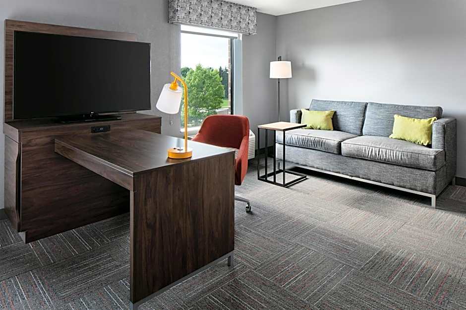Hampton Inn By Hilton & Suites West Bend