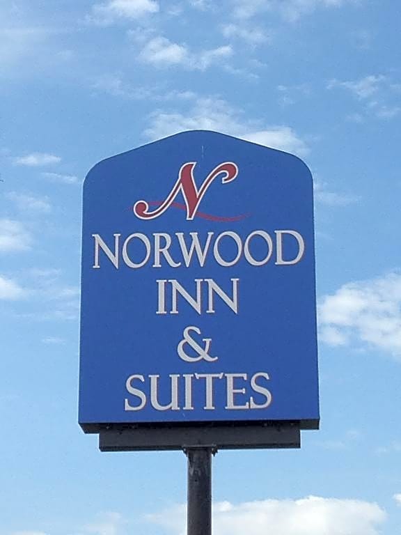 Norwood Inn & Suites Worthington