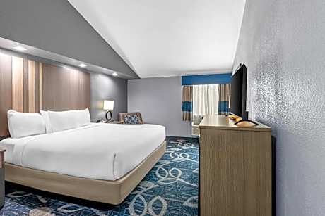Quality Inn Shawnee North I-40