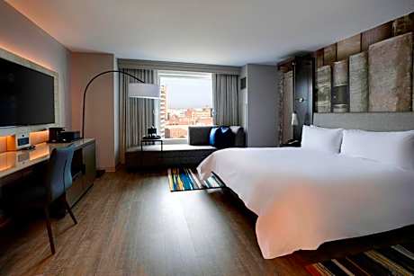 1 King Bed, Skyline View Room, M-Club Lounge access