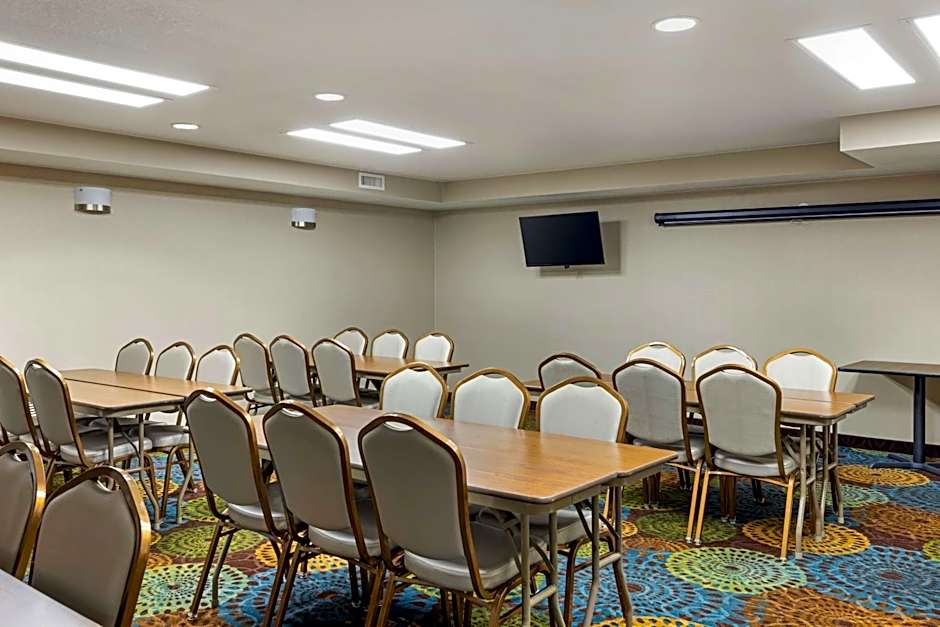 Best Western Watertown Inn and Suites