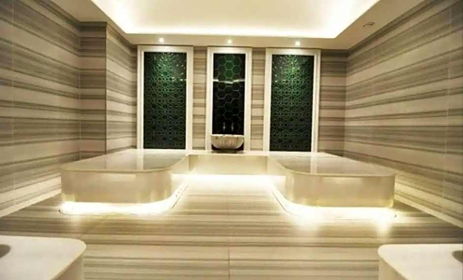 Stunning skyview luxury apt floor in high floor