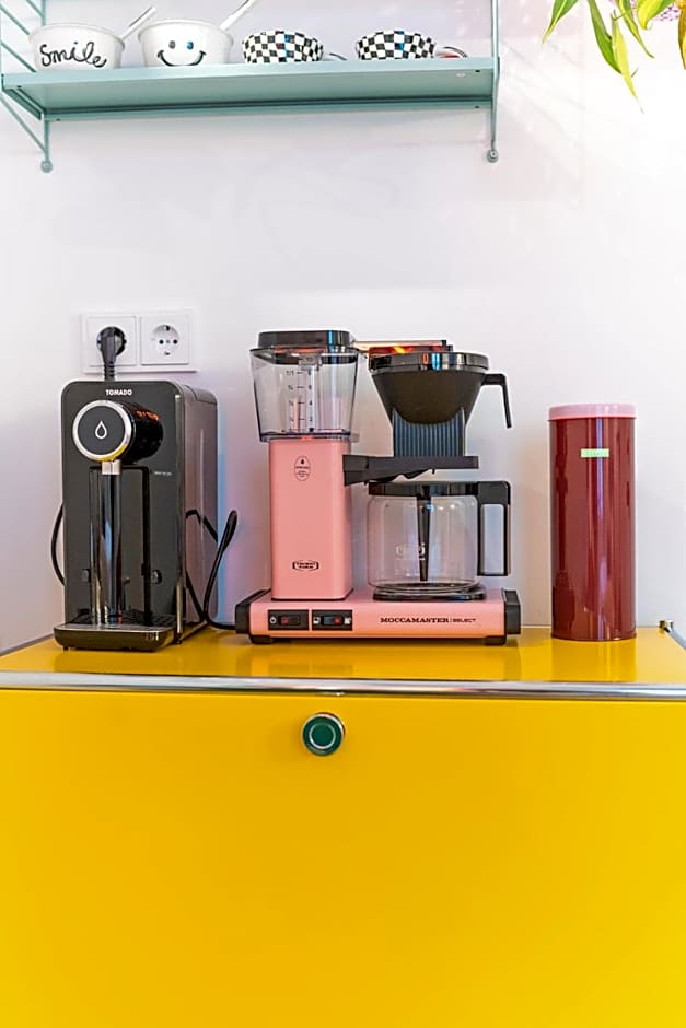 RetroPop Design Apartment , Designerzimmer für je 2 Personen, Top Lage, WIFI