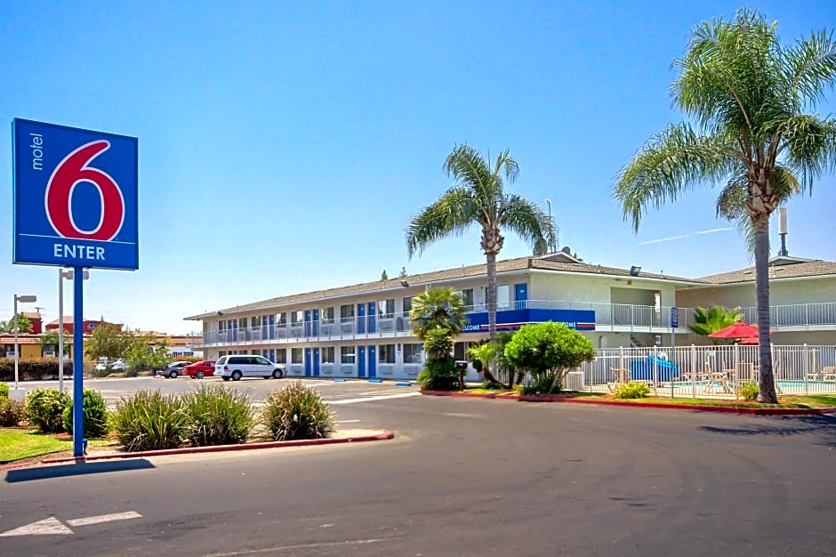 Motel 6 Tulare, CA