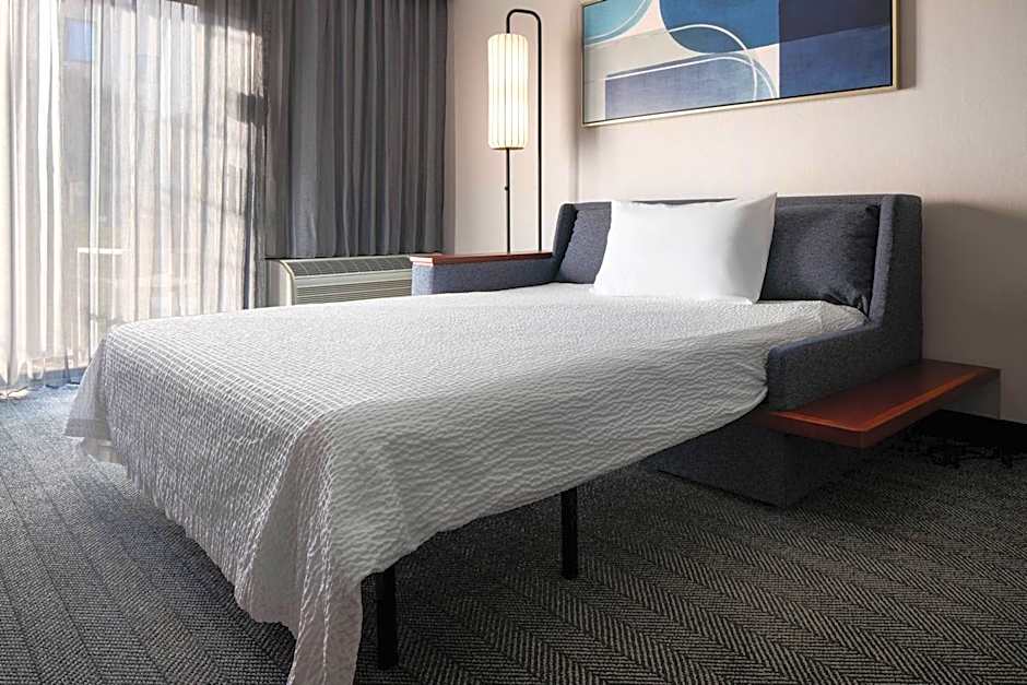 Courtyard by Marriott Bakersfield