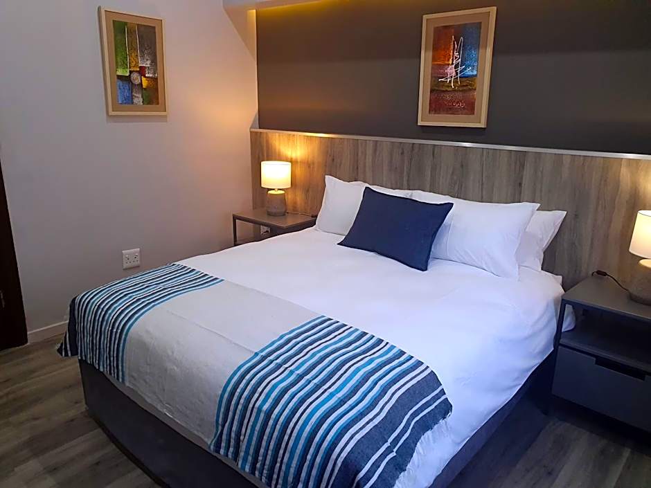 La Orchard Hotel