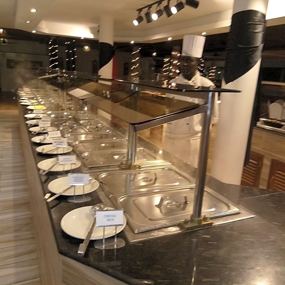 Travellers Beach Hotel & Club