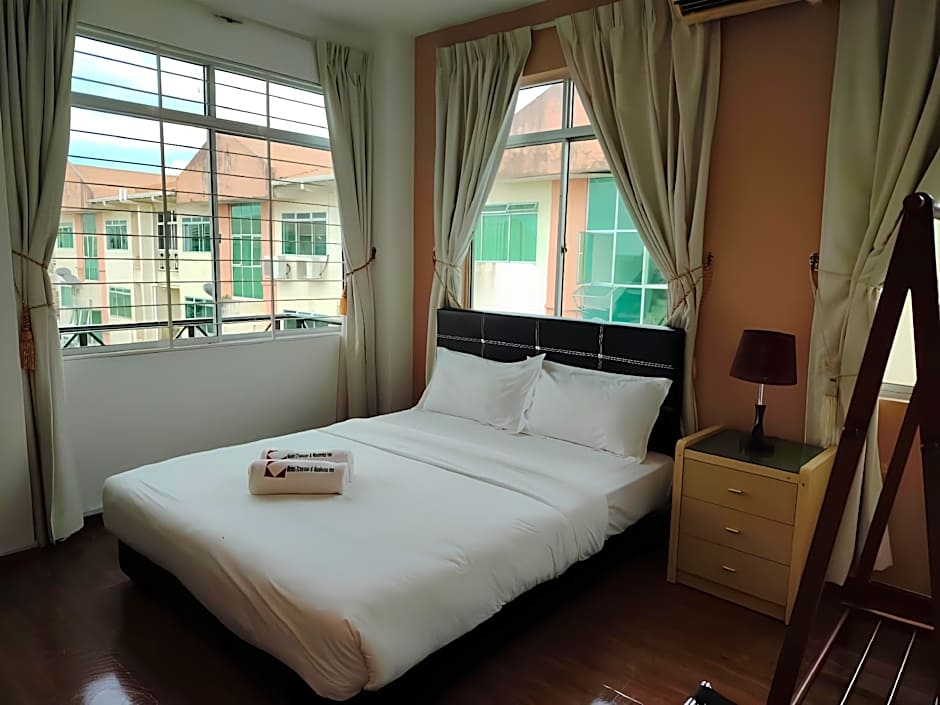 Natol Homestay - Kuching Home Penthouse Airport Road