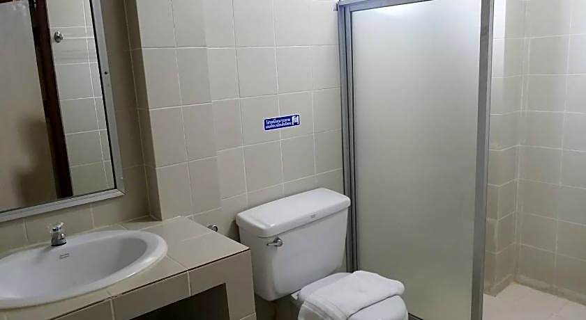 Beachfront Hotel Cha Am