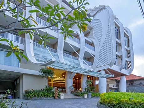Bedrock Hotel Kuta Bali