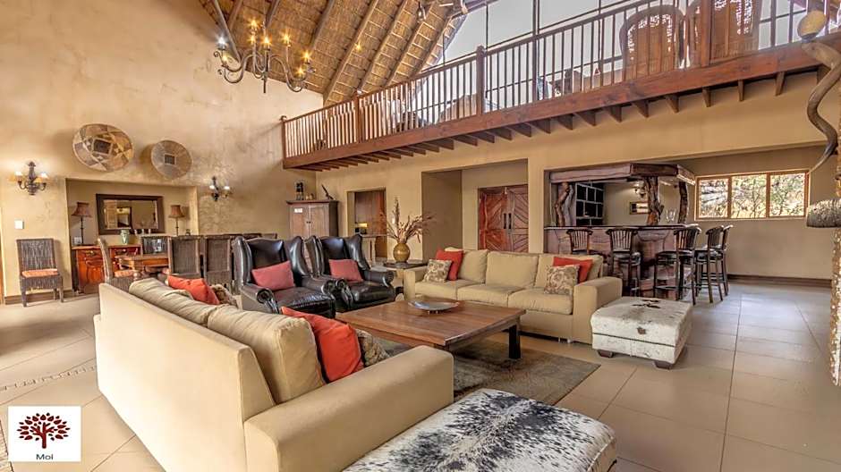 Zebula Golf and Wildlife Estate - Porcupine Strolling Pax 8 - Moi Signature Luxury villa