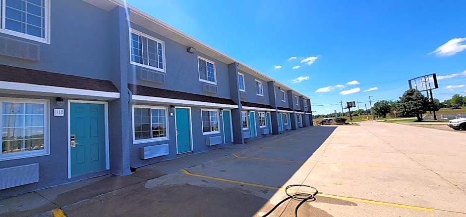 Dragonfly Inn & Suites