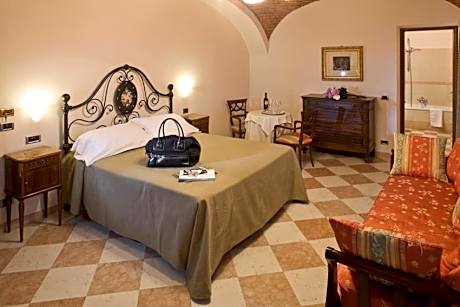 Large Double Room - Annex