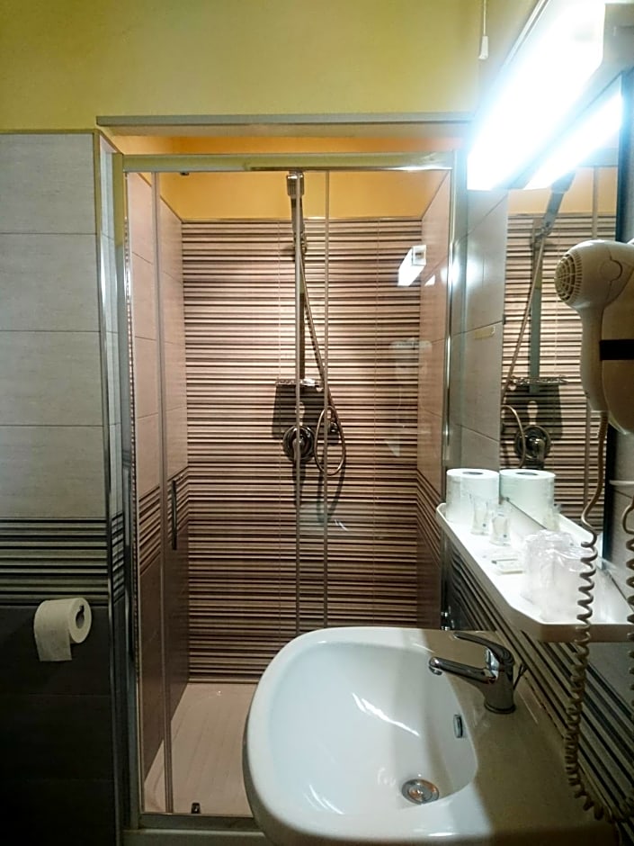 Giappone Inn Parking Hotel