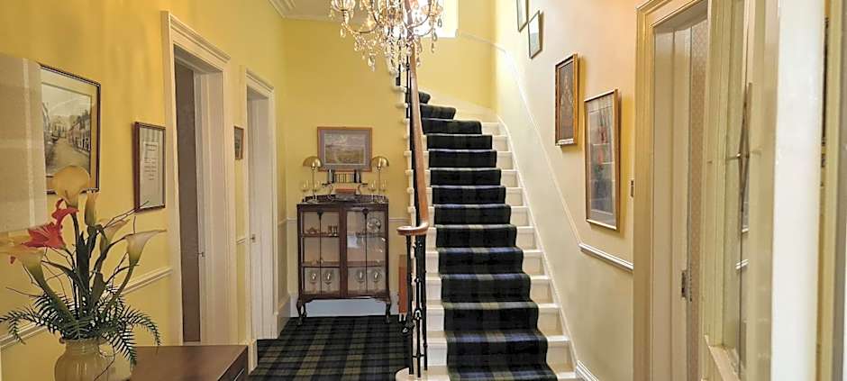 CREAG DHUBH COUNTRY HOUSE