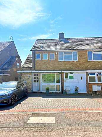 Luton Airport Guest House