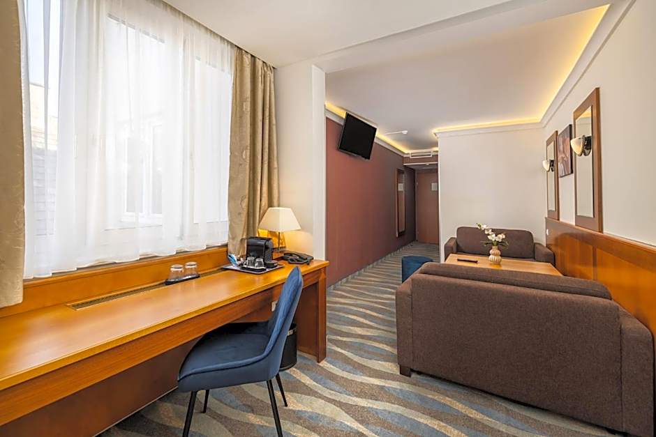 Carlton Hotel Buda Castle