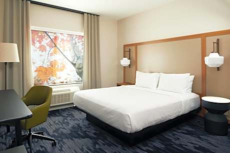 King Room with Adapted Tub - Mobility Accessible