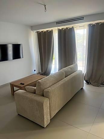 Apartment with Garden View