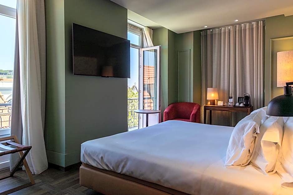 Lisboa Carmo Hotel