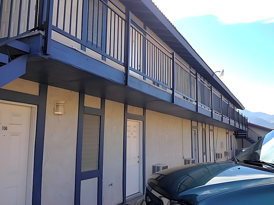 Golden Hills Motel