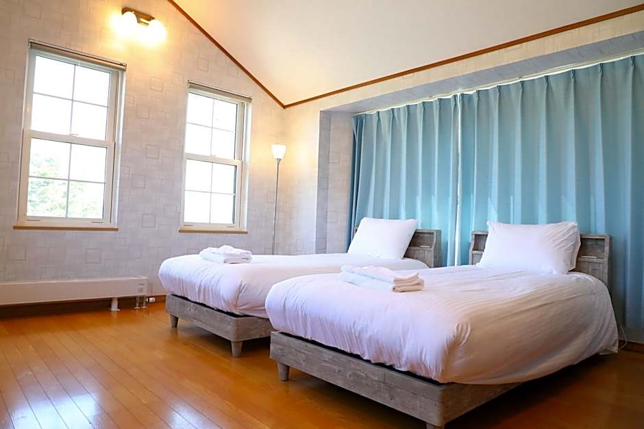 Donguri House