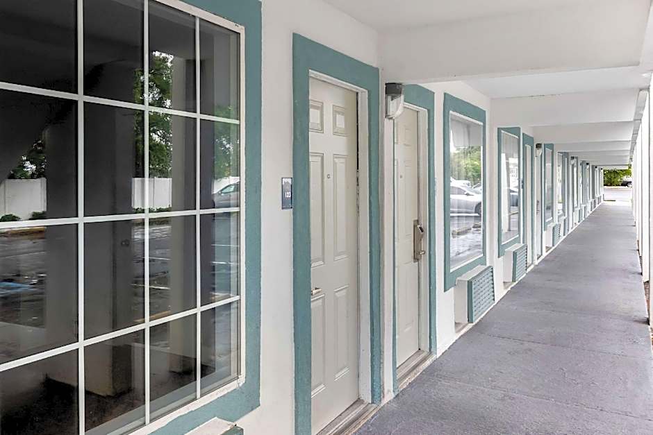 Suburban Studios Brunswick I-95