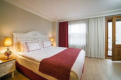 Deluxe Double Room with Balcony