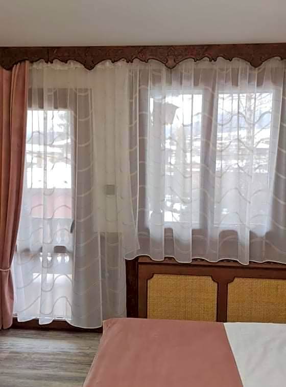 Chuchura Family Hotel