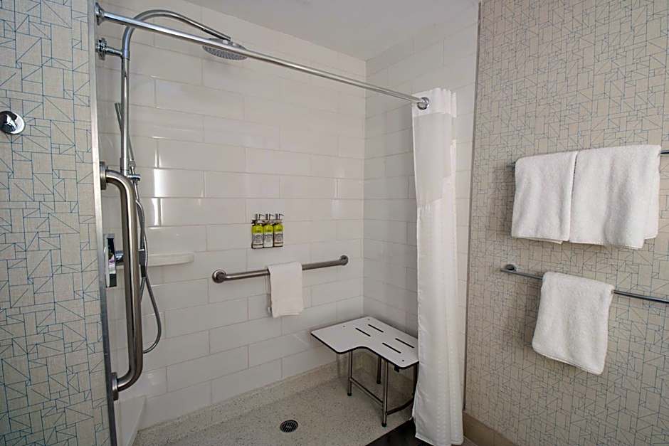 Holiday Inn Express & Suites Manassas By IHG