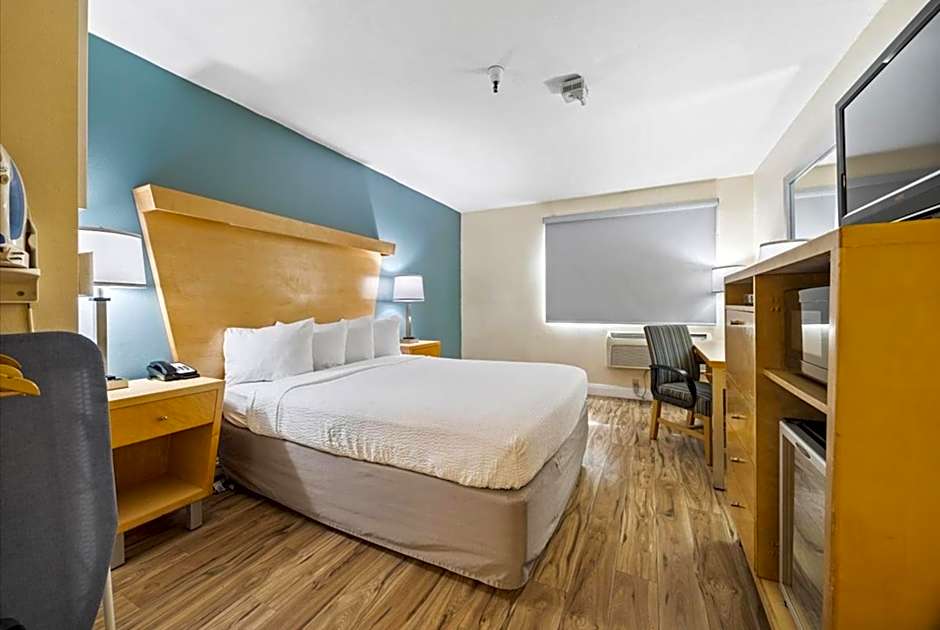 Days Inn by Wyndham Woodland