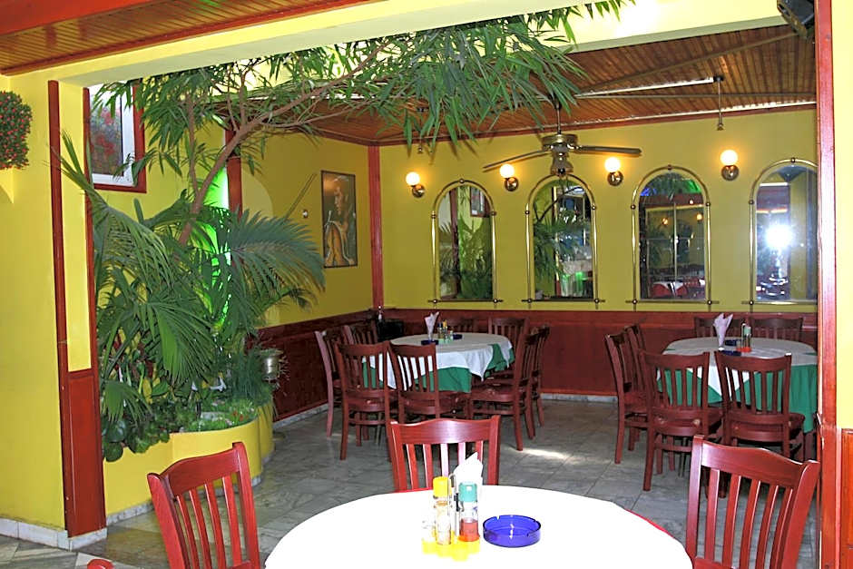 Family Hotel Flora