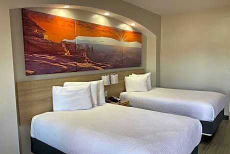 2 Double Beds, Mobility/Hearing Accessible Suite, Roll-In Shower, Non-Smoking