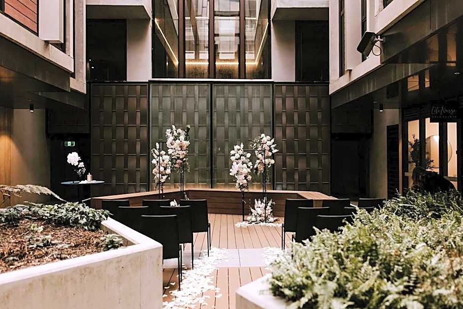 Midnight Hotel, Autograph Collection