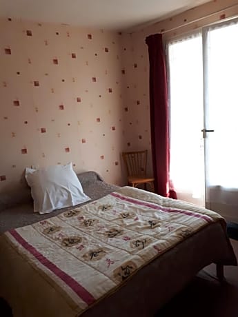 Standard Double Room with Shared Shower