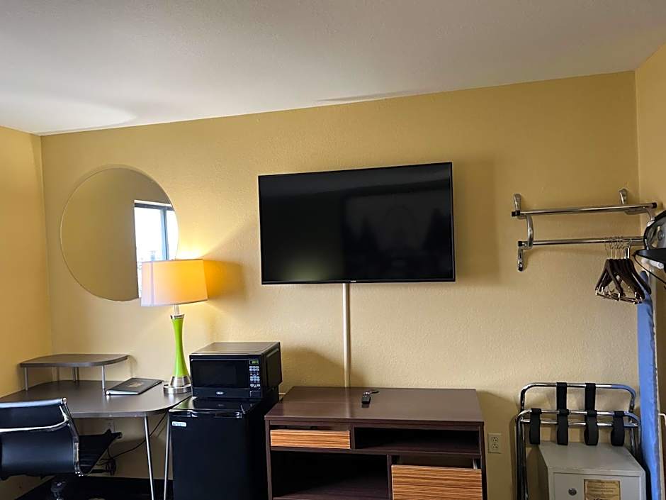 Super 8 by Wyndham Farmington