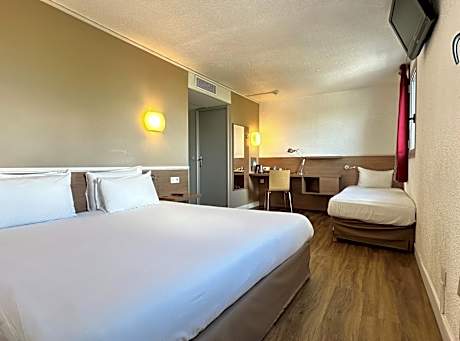 One Double Bed One Single Bed - Superior Room