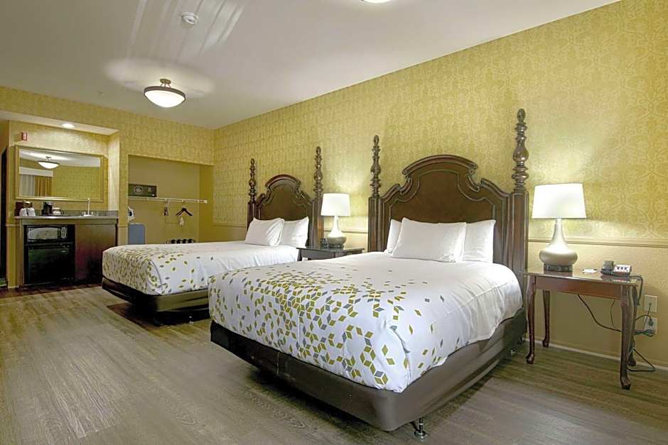 Azure Hotel & Suites Ontario, A Trademark Collection Hotel