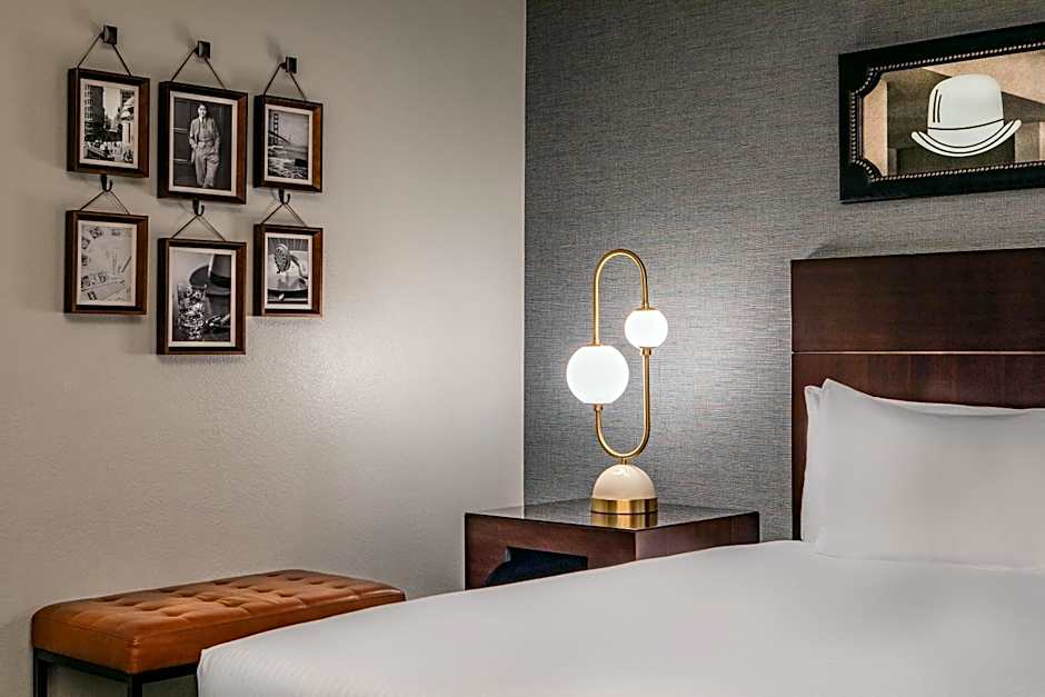 Photo 1 of 5 of Deluxe 1 Queen Bed