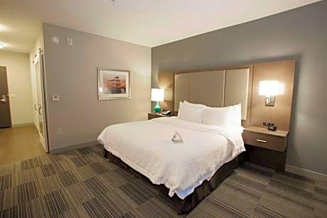 King Room with Accessible Tub - Mobility and Hearing Access/Non-Smoking