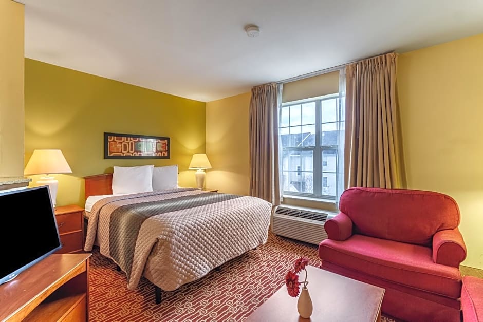 HomeTowne Studios & Suites by Red Roof Columbia