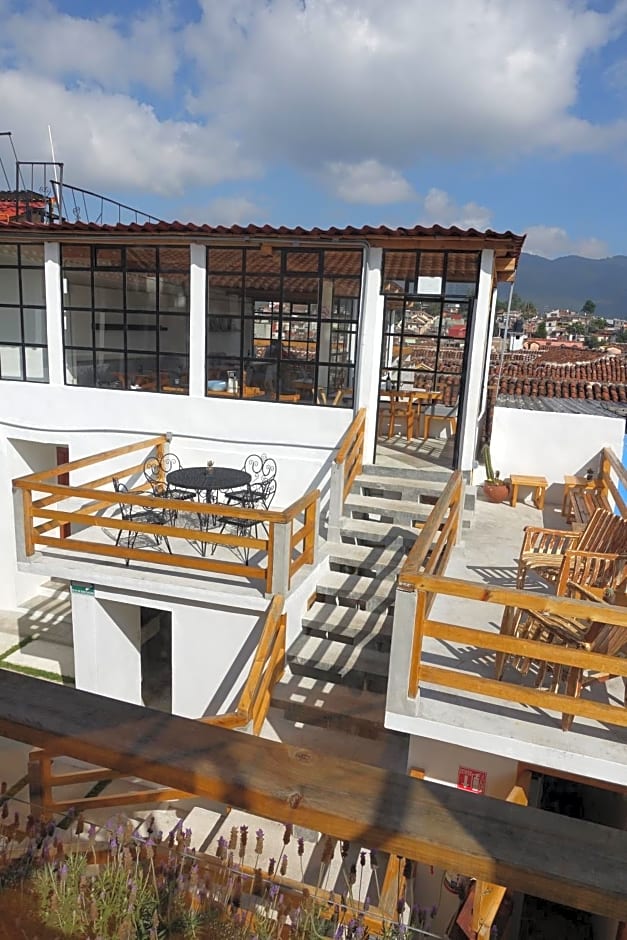 La Tozi Hotel
