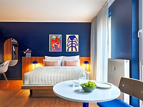 Medium Studio with Kitchenette