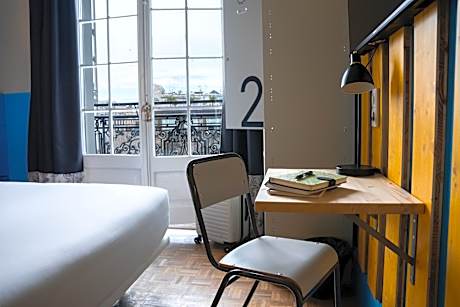 Balcony Family Room